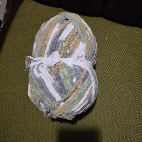 Unbranded Other - Camo Colored Unbranded Blanket Yarn 10.5 oz skein